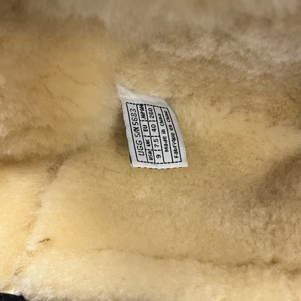 UGG - Picture 7 of 11